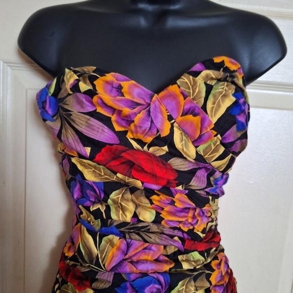 Katie floral strapless dress size 5-6 - Picture 2 of 7
